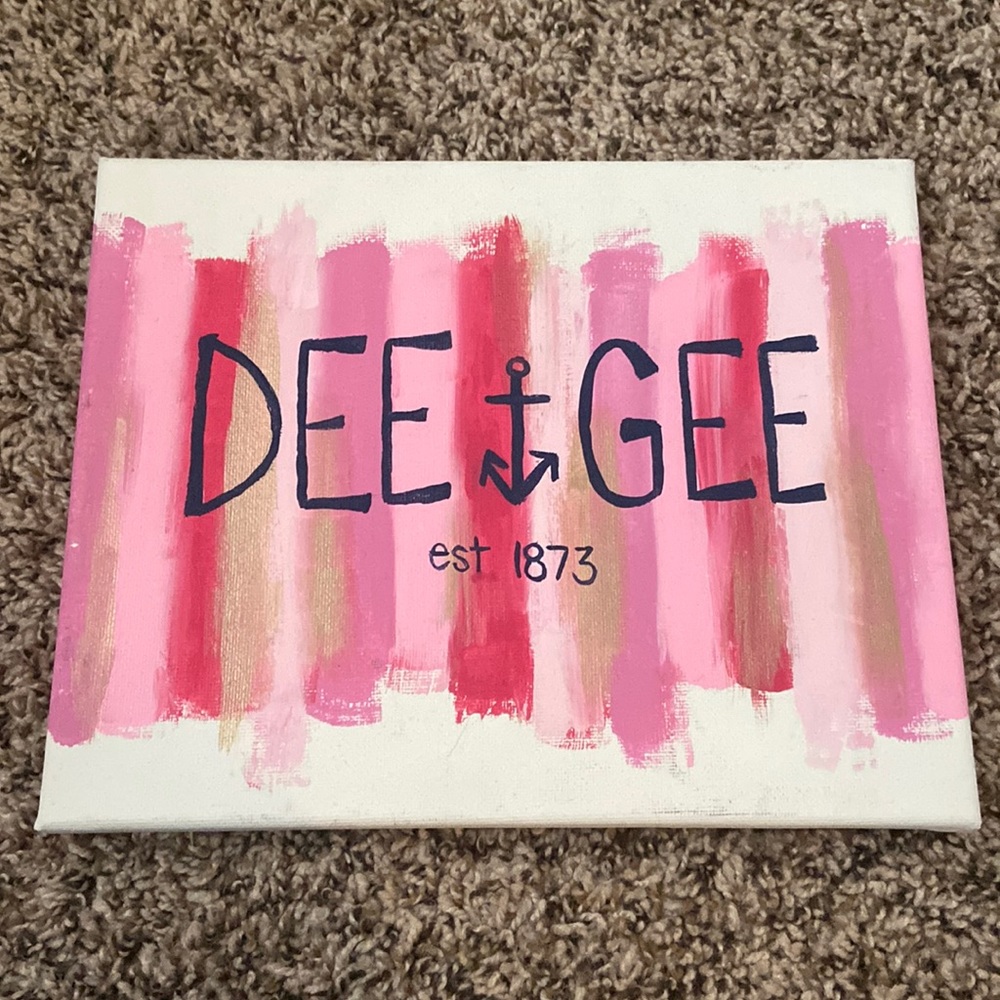Delta Gamma “Dee Gee” wall hanging